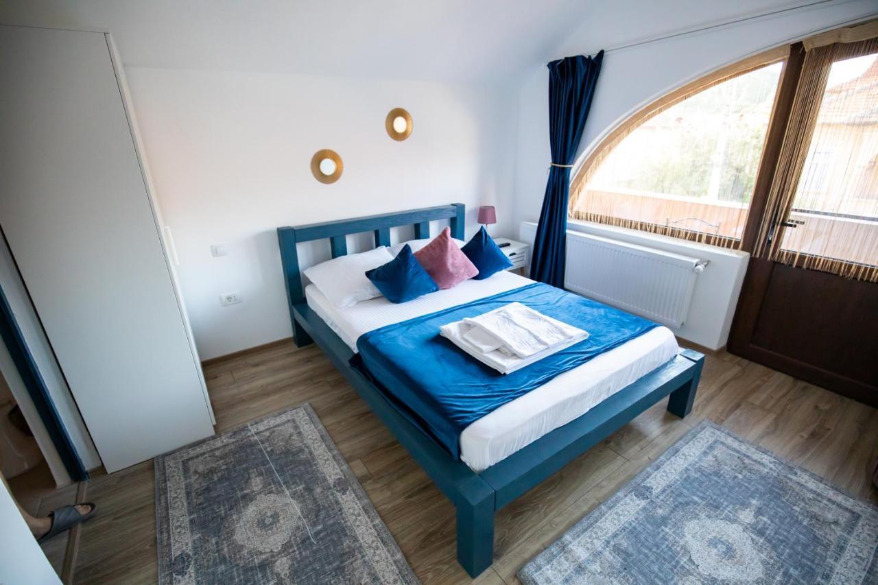 Dania&Petru Residence Tîrgu Ocna Exteriör bild