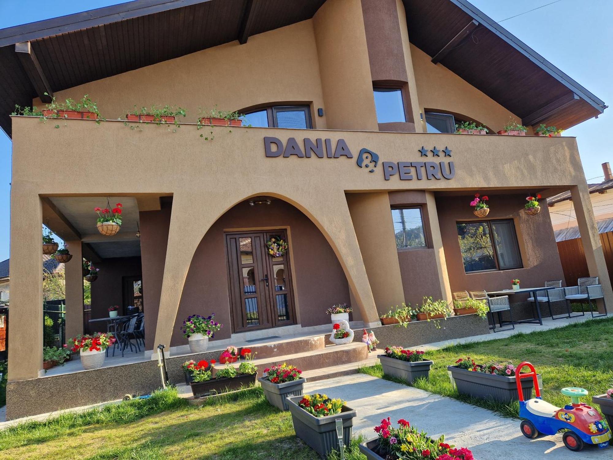 Dania&Petru Residence Tîrgu Ocna Exteriör bild